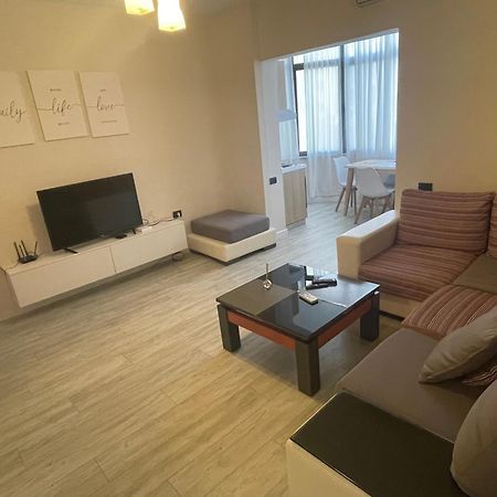 A lovely 2-bedroom apartment Tirana Kültér fotó